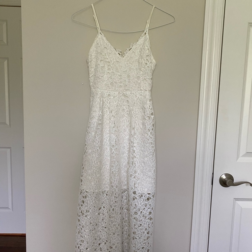 ASTR THE LABEL Lace Midi Dress